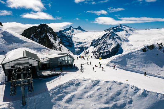 Snowboarding vs. Ski | Which is easier and Why? (Pros & Cons)