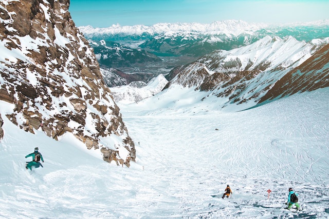2023 Ski and Snowboarding Trends - New Gear, Popular Resorts and Upcoming Destinations